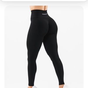 Alphalete amplify leggings. M size, black color. Like new